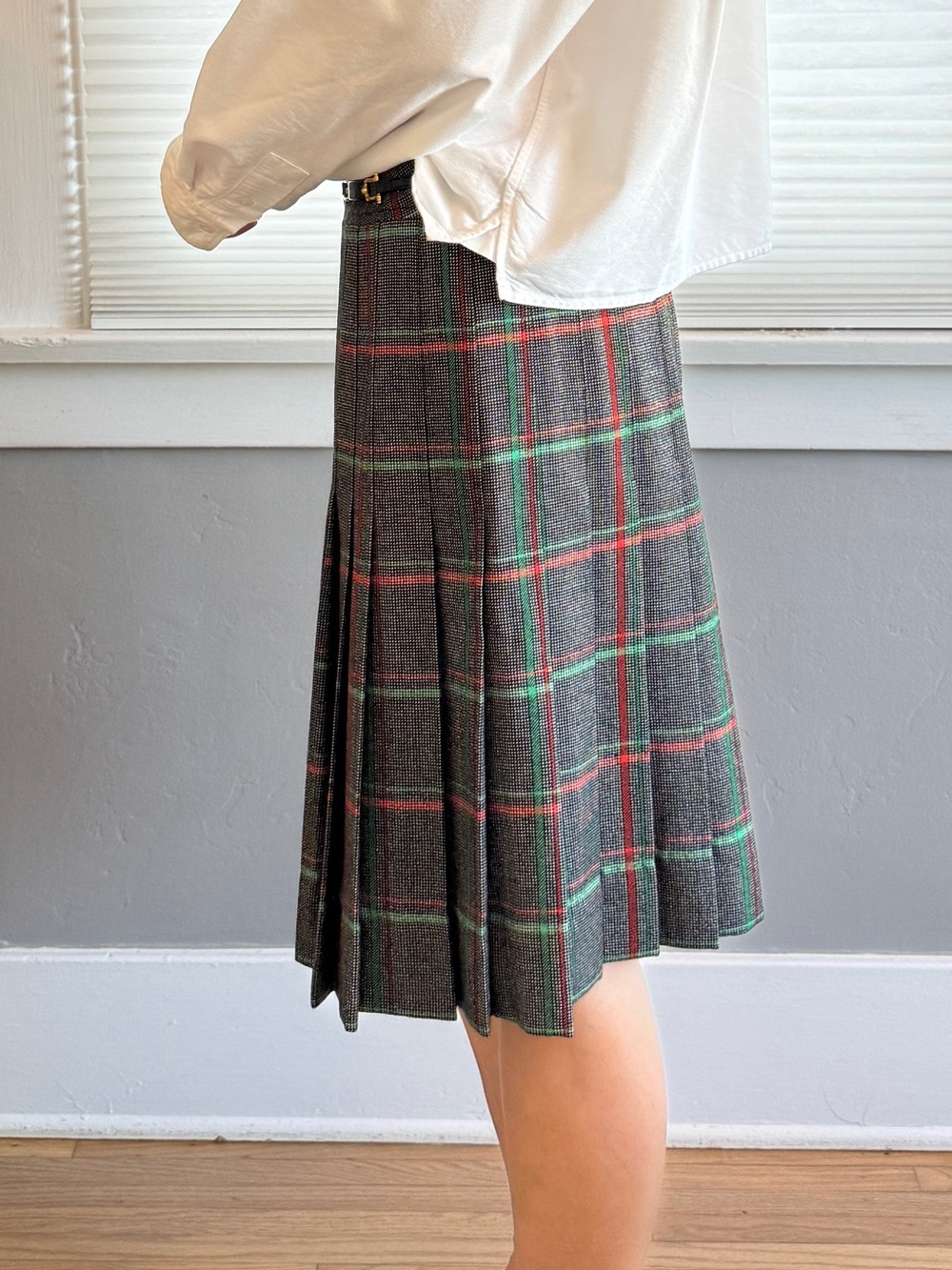 Celine Paris Vintage Wool Plaid Pleated Skirt w/ Tortoise Gold Hardware Size 42 - Picture 2 of 12